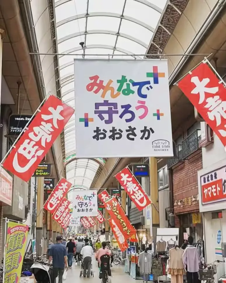 アーケード商店街のなか